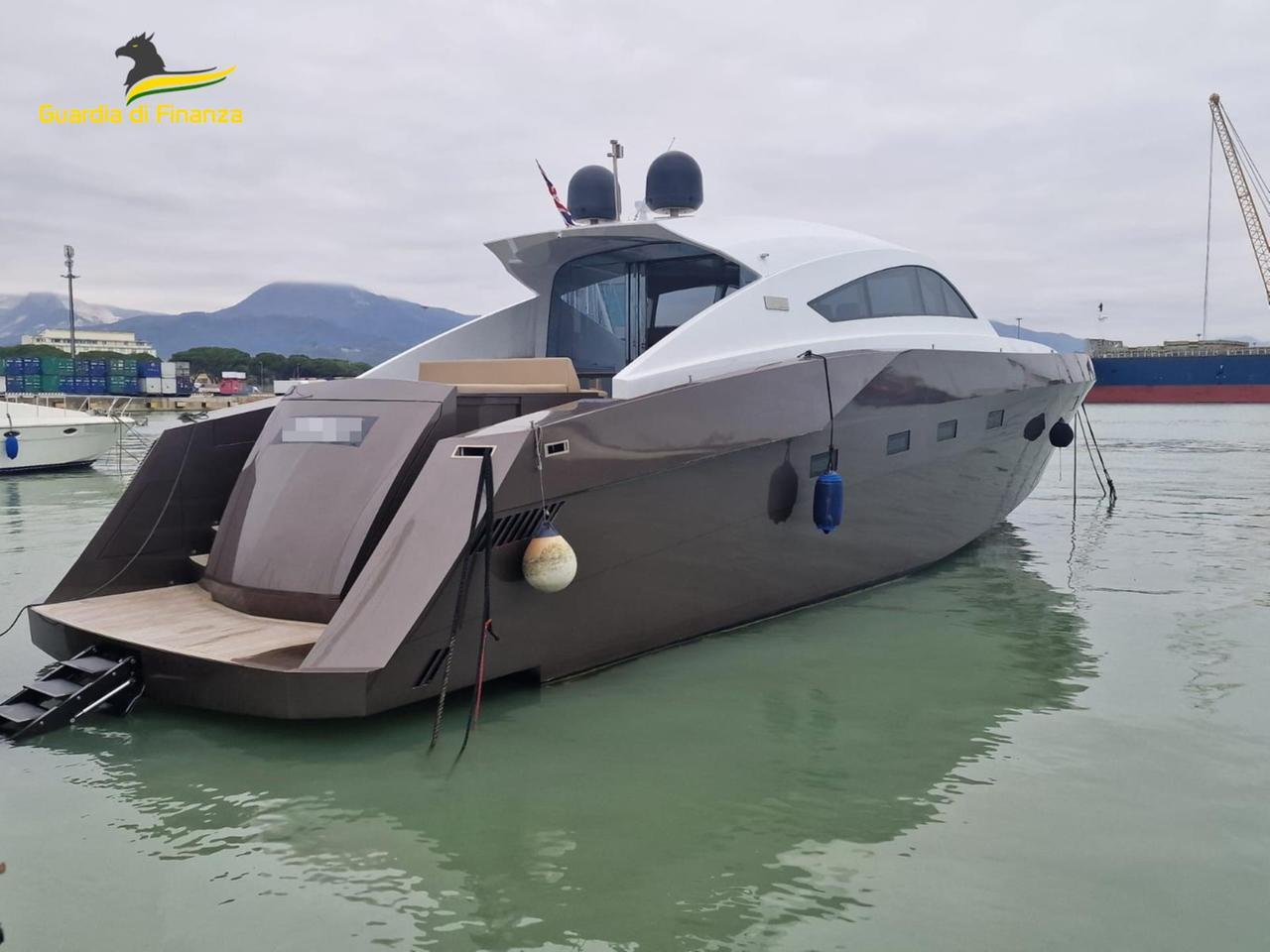 
	Lo yacht sanzionato a Marina di Carrara

