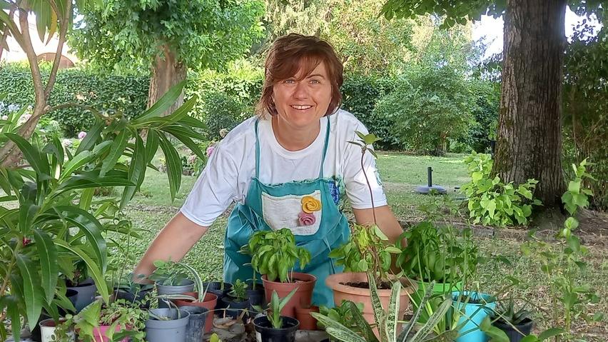 Elisa da Tresignana è la tata delle piante e aiuta le famiglie quando vanno in ferie