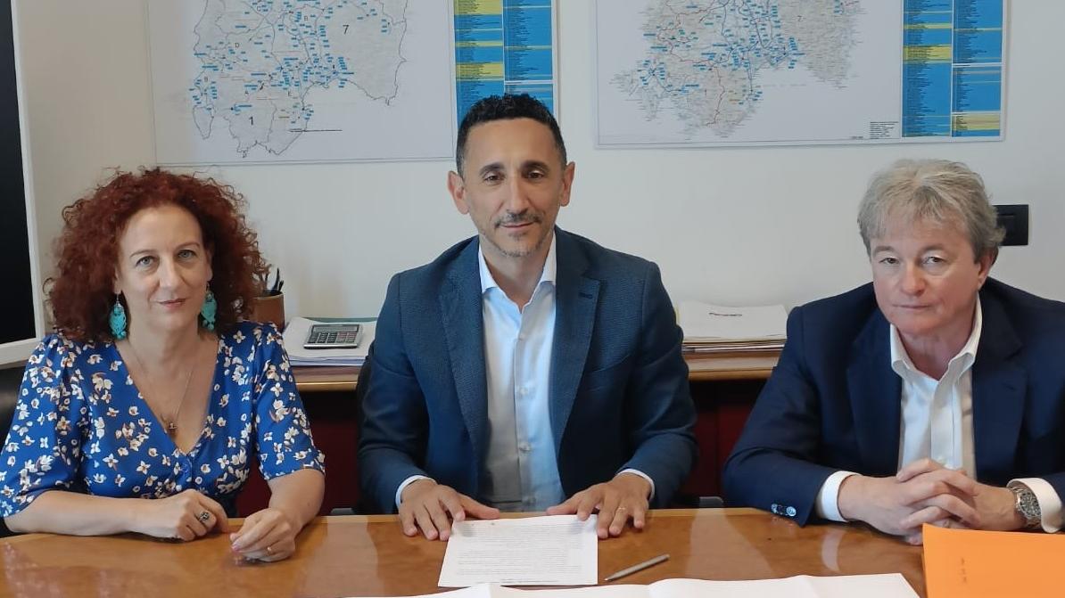 L'assessore Piu con Paola Secci (Cal) e a destra Antonella Melis (Area)