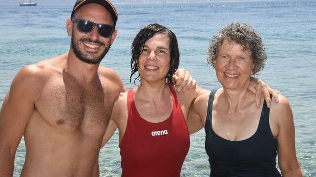Lo Stretto di Messina a nuoto: «Così combattiamo il Parkinson»