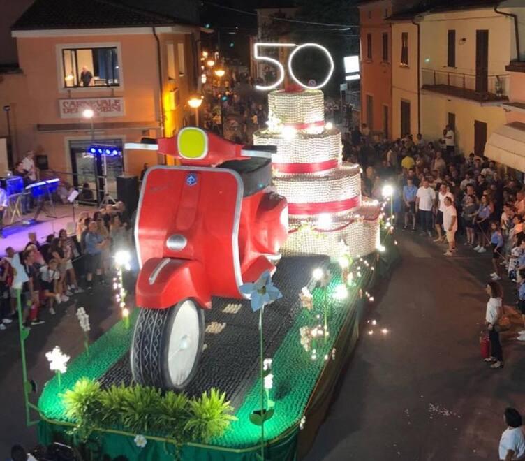 Il Dolcione a forma di Vespa realizzato nel 2022