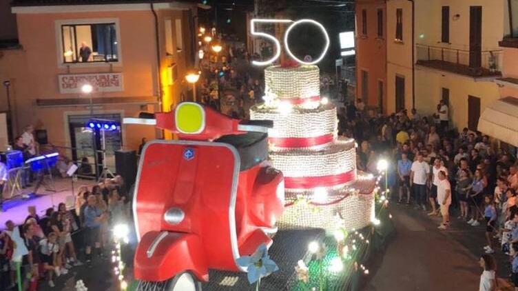 Il Dolcione a forma di Vespa realizzato nel 2022