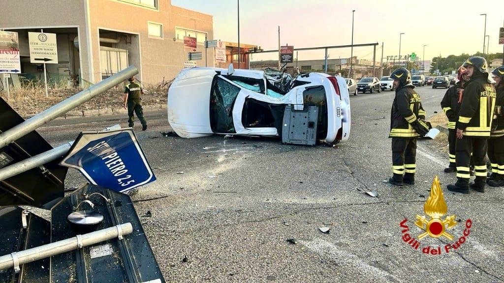 Selargius, scontro tra auto al semaforo: due feriti in ospedale