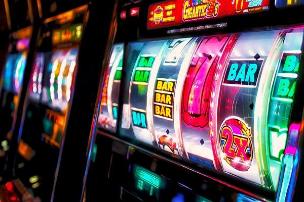 Cgil, Cisl e Uil: «Se in fabbrica a Prato si parla di gioco d’azzardo è anche merito del sindacato»
