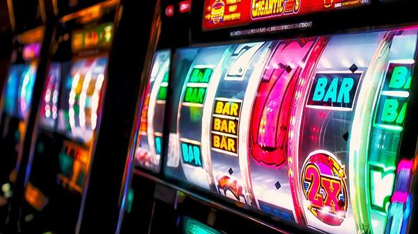 Cgil, Cisl e Uil: «Se in fabbrica a Prato si parla di gioco d’azzardo è anche merito del sindacato»