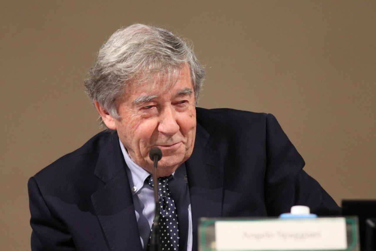 Malore mentre nuota al mare, muore il docente universitario Angelo Spaggiari