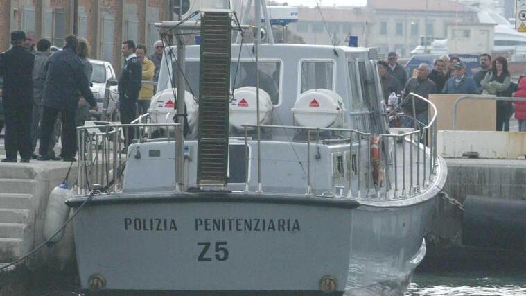 Una motovedetta