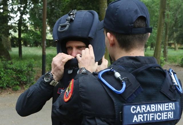 Sanluri, esplode petardo buttato nei rifiuti: ferito il dipendente della ditta di trasporto