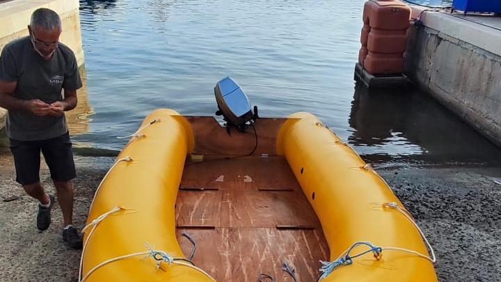 Dieci extracomunitari sbarcano a Villasimius, gommone sequestrato