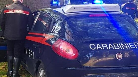 Ferrara, maltratta i genitori e ignora i divieti: arrestato