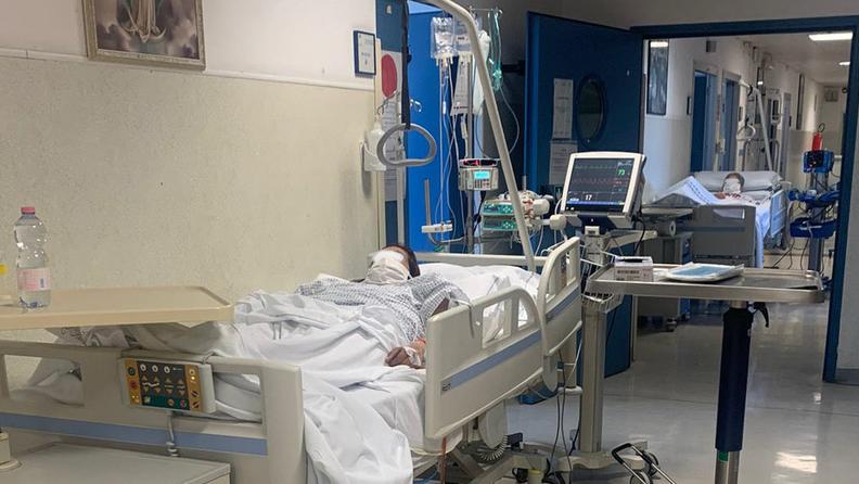 Reparti chiusi in tutta l’isola, ospedali vicini al collasso