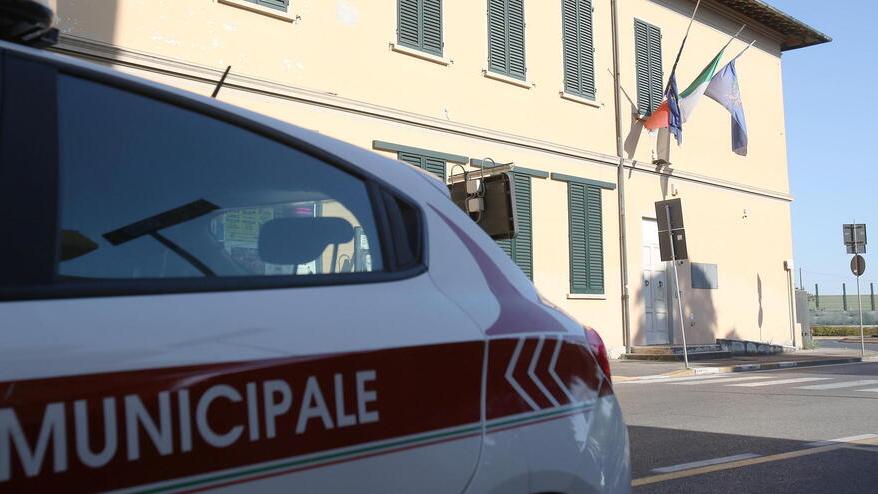 Municipale: agenti mobilitati in difesa del loro comandante