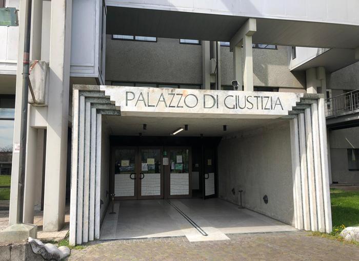 L’ingresso del Palazzo di Giustizia di Prato
