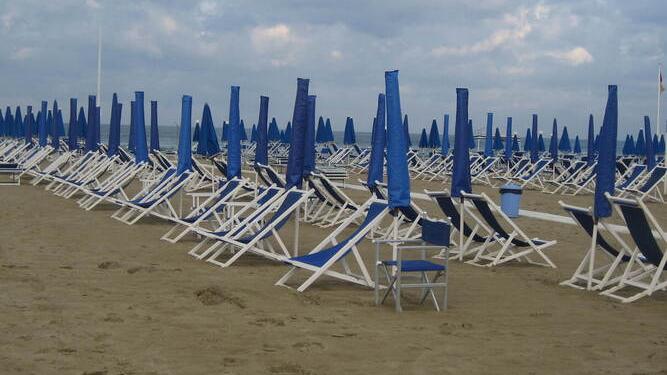 Spiagge all’asta, balneari sul piede di guerra: «Subito un atto dal Governo». Lo sciopero degli ombrelloni? Versilia divisa