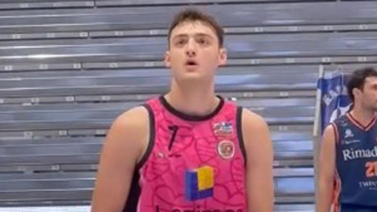 Matteo Nicoli con la maglia della Logiman Crema