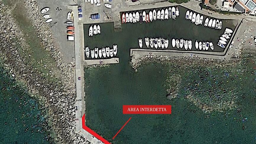 Interdetto per motivi di sicurezza il camminamento inferiore del moletto di Quercianella
