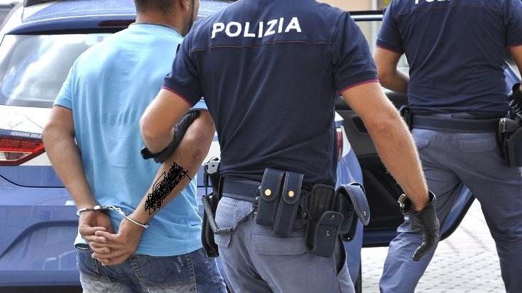 Prato, picchia la compagna incinta: arrestato dalla polizia