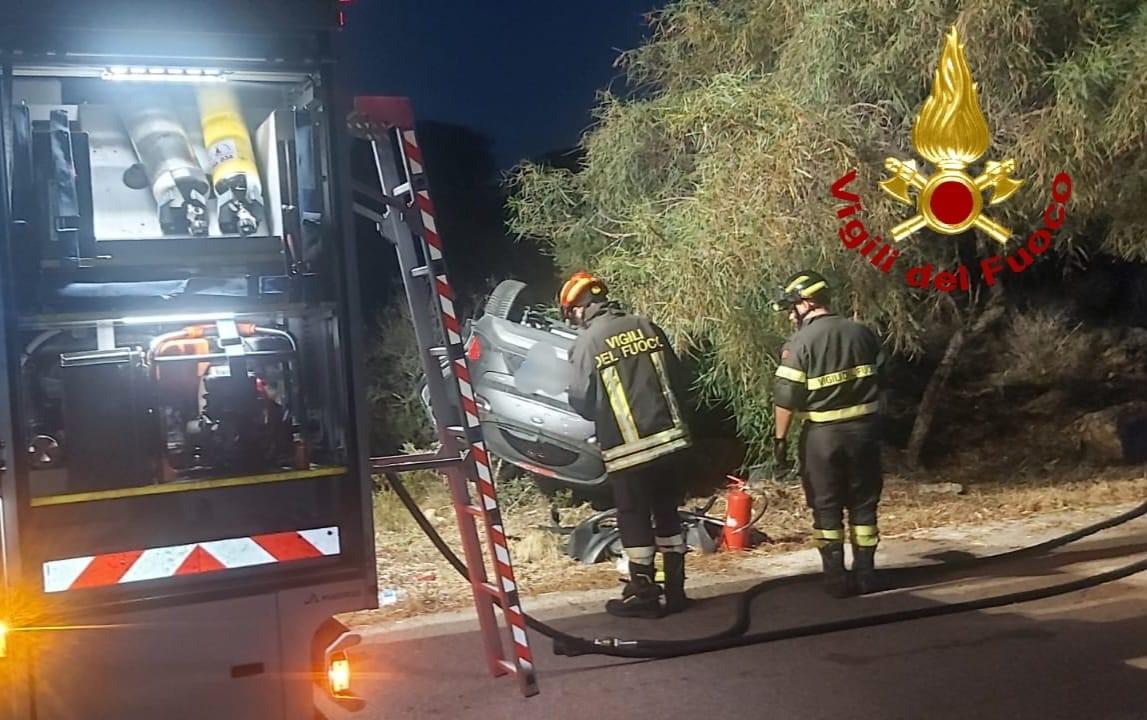 La Maddalena, auto si ribalta e finisce contro una pietra: due persone in ospedale