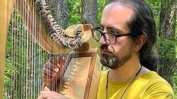 Concerto all’alba sul Po con l’arpa celtica di Luca Cascone