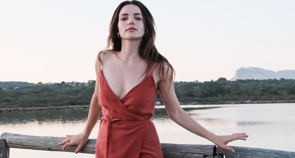 La prima volta di Aurora Ruffino: «Il mare della Sardegna è incredibile: il più bello del mondo» 