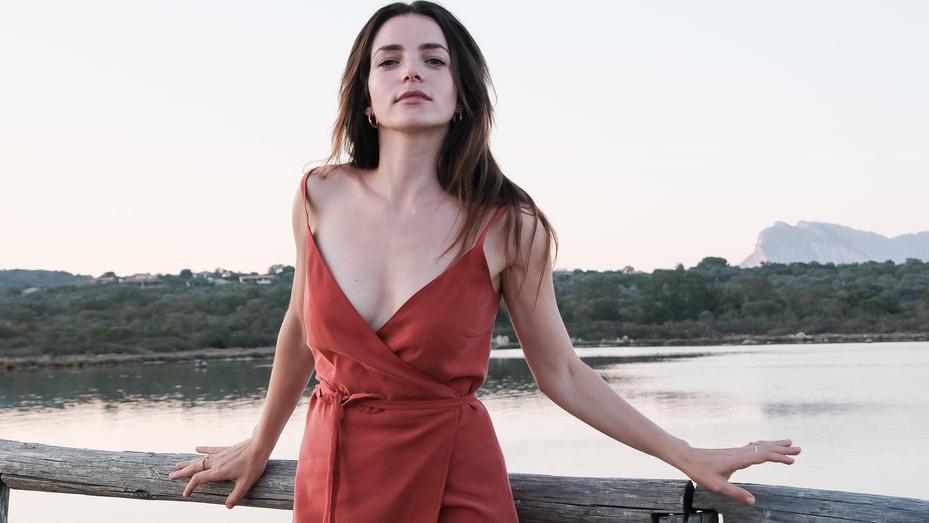 La prima volta di Aurora Ruffino: «Il mare della Sardegna è incredibile: il più bello del mondo»