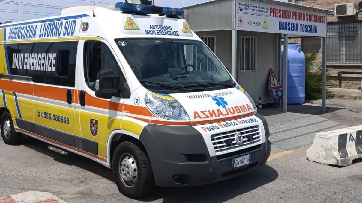 L'ambulanza della Misericordia di Antignano intervenuta