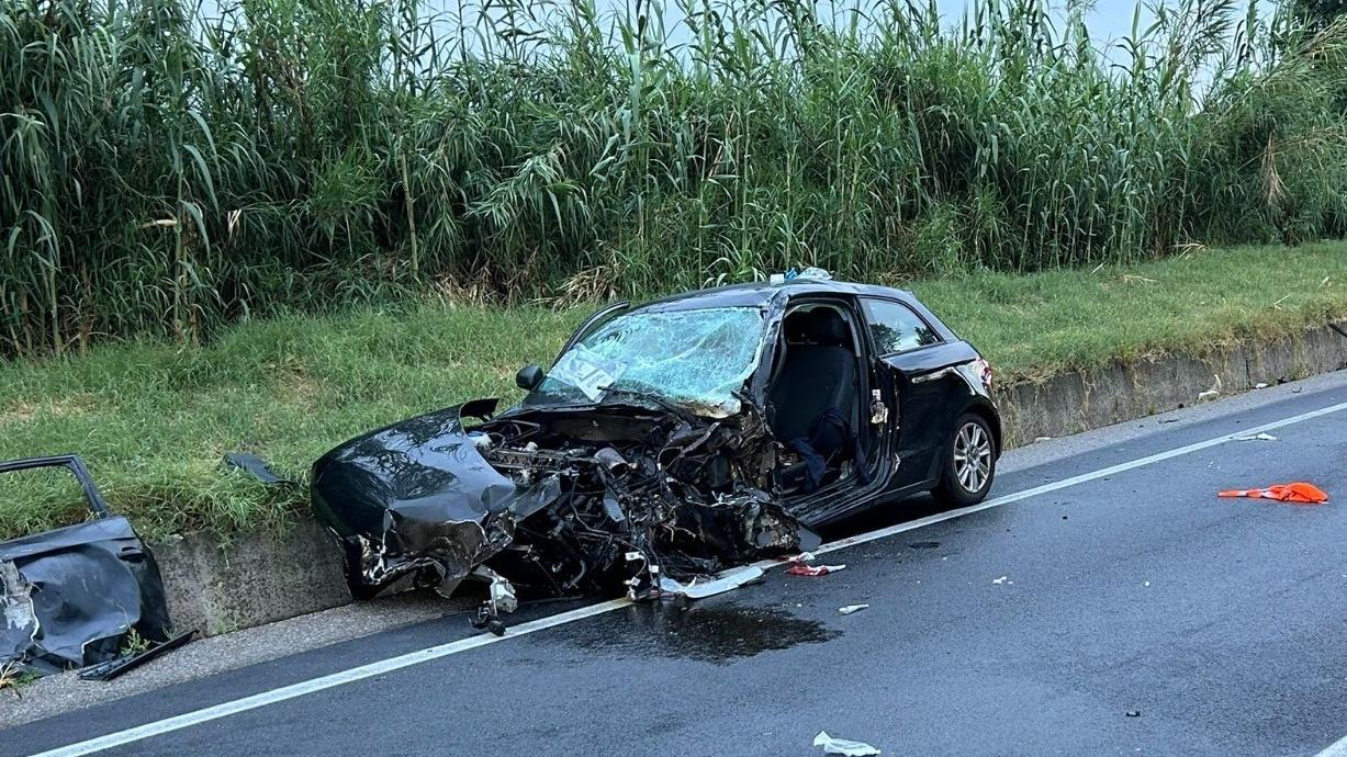 Si schiantano contro un camion, gravi due giovani di Zocca