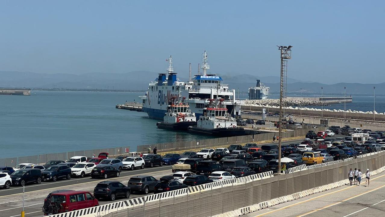 L'imbarco a Portoferraio (foto Giò Di Stefano)