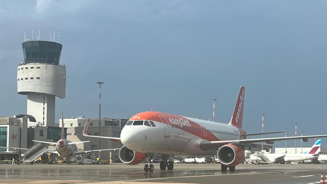 Olbia, sabato infernale in aeroporto: a terra 800 passeggeri