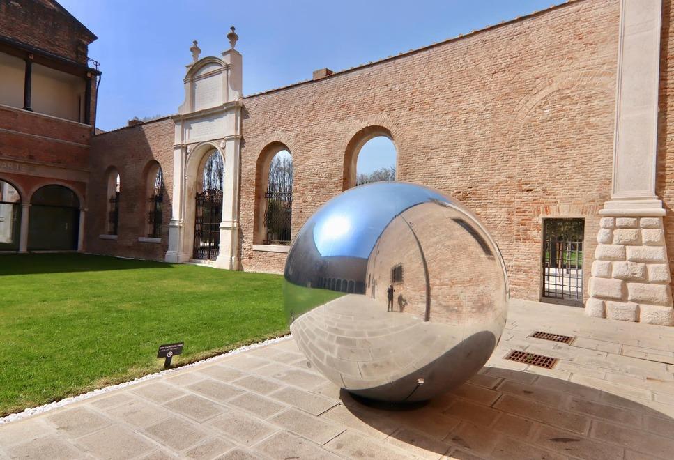 Ferrara, Escher chiude ed “esce” tra gli applausi Gulinelli: «Superati i 76mila visitatori»