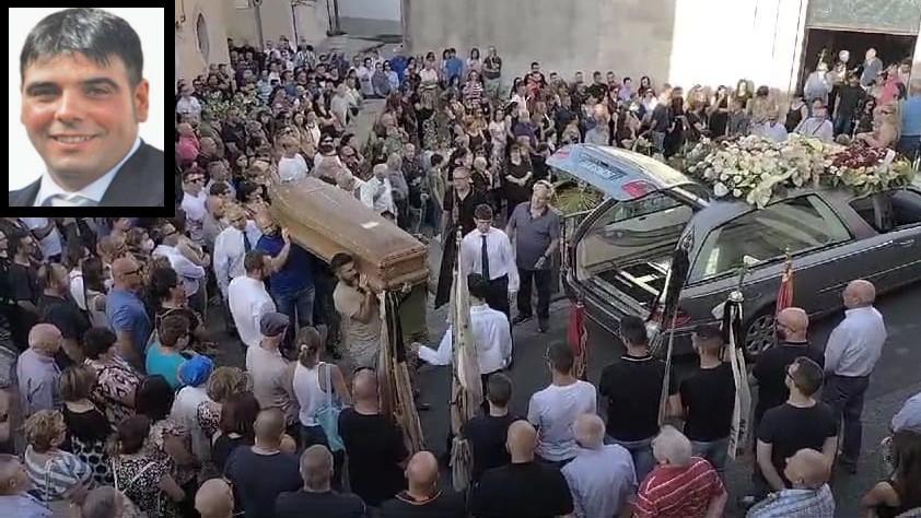 Cossoine, una folla silenziosa per l’ultimo saluto a Giacomo Albino Virgilio