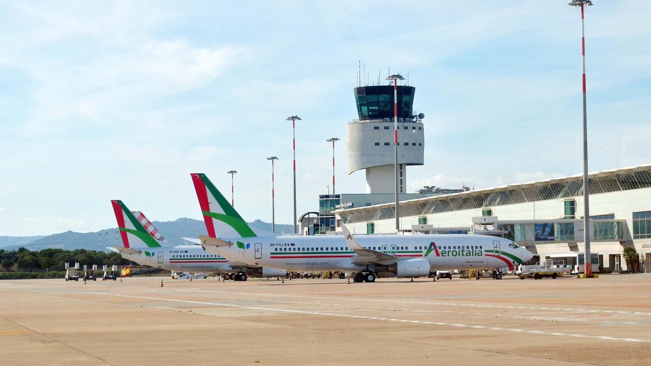 Olbiese buttato fuori dall’aereo: troppo maleducato e offensivo