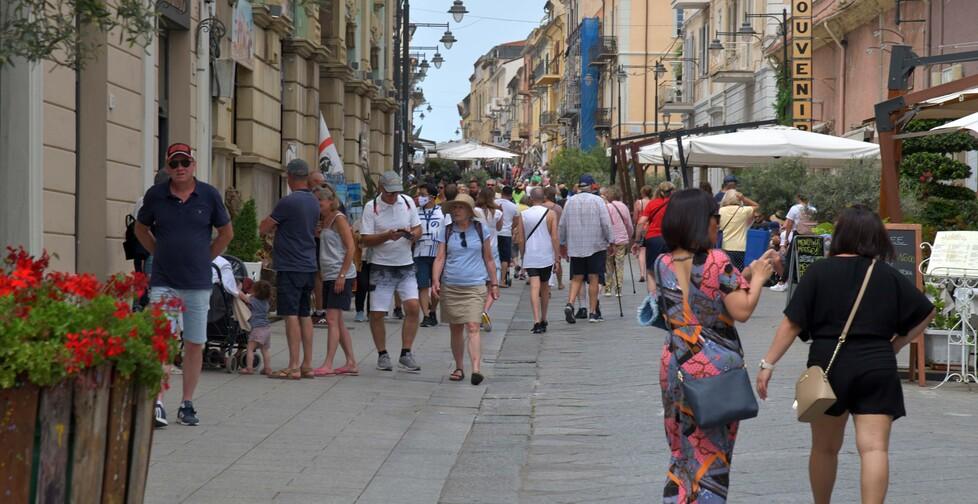 Turismo, a metà luglio quasi 700mila arrivi: meglio del pre-covid