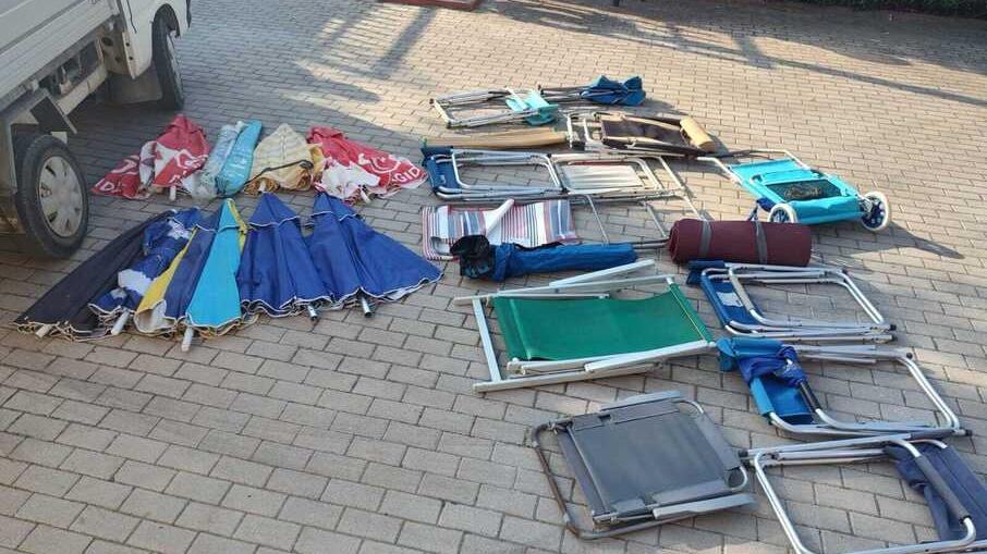 Cecina, via ombrelloni e lettini abusivi: ecco l’operazione “sparecchia spiagge”. Cosa dice l’ordinanza
