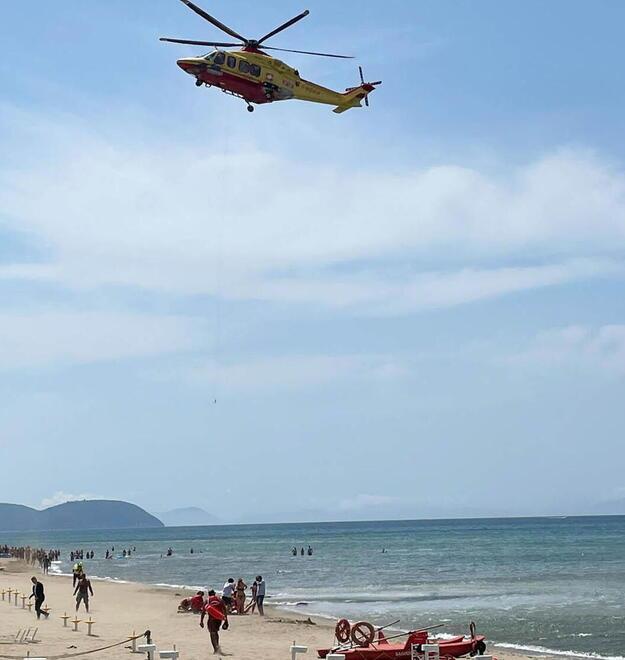 Turista muore in spiaggia Soccorsa per oltre un’ora