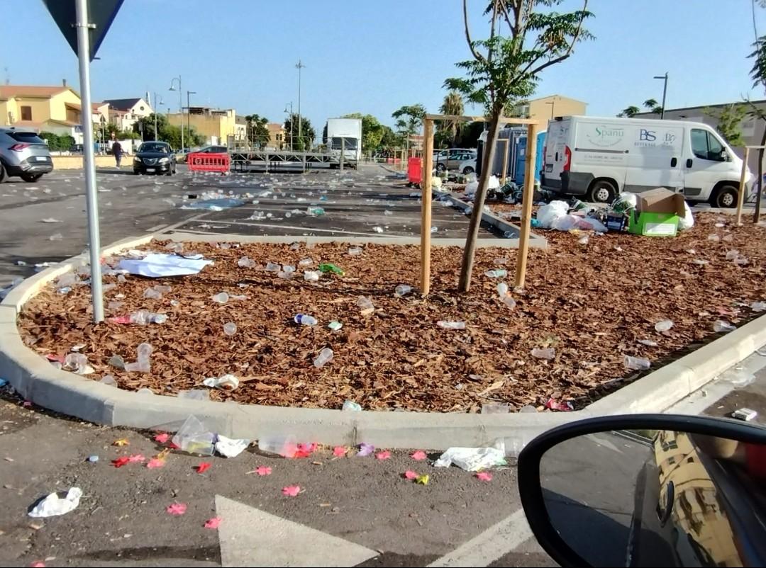 Risse, ubriachi e sporcizia: il carnevale estivo di Sorso rovinato dai disordini