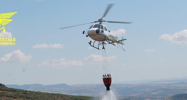 Loiri, incendio in località Azzanidò. Interviene l’elicottero