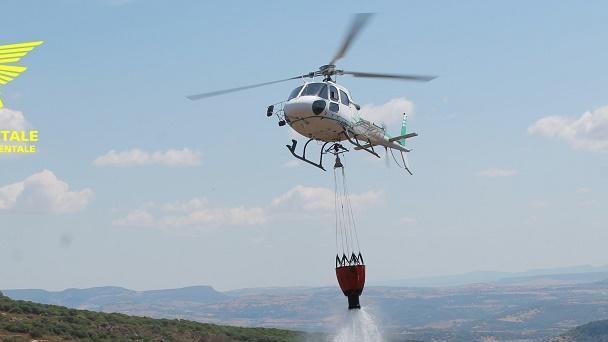 Loiri, incendio in località Azzanidò. Interviene l’elicottero