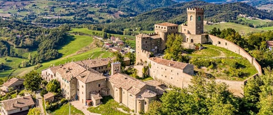 Al castello di Montecuccolo tra viandanti e Medioevo
