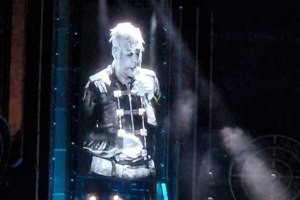 I Rammstein incendiano la Rcf Reggio Emilia è la capitale del metal