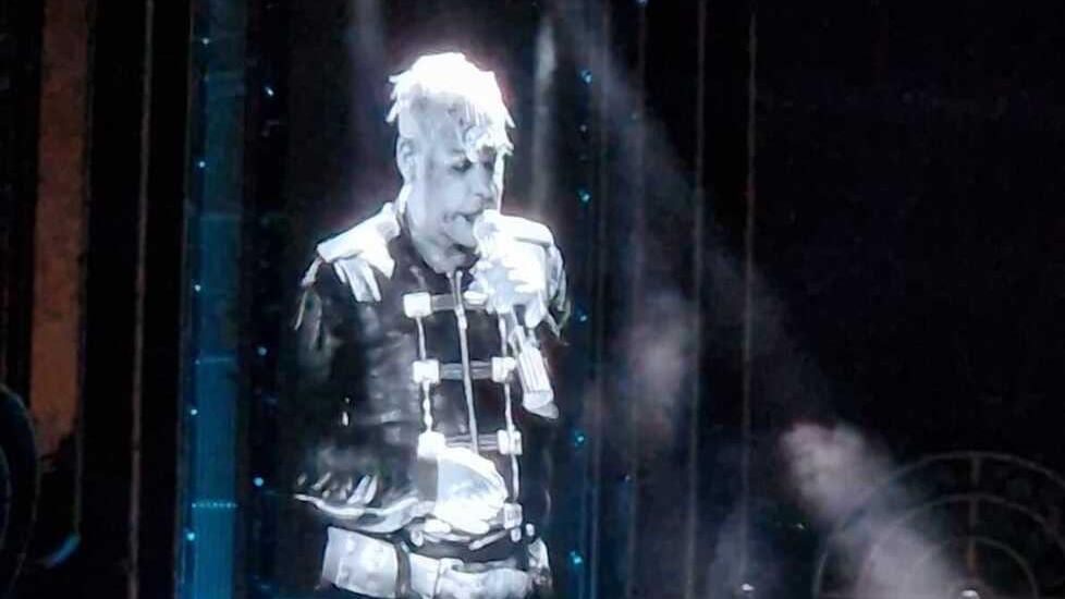 I Rammstein incendiano la Rcf Reggio Emilia è la capitale del metal