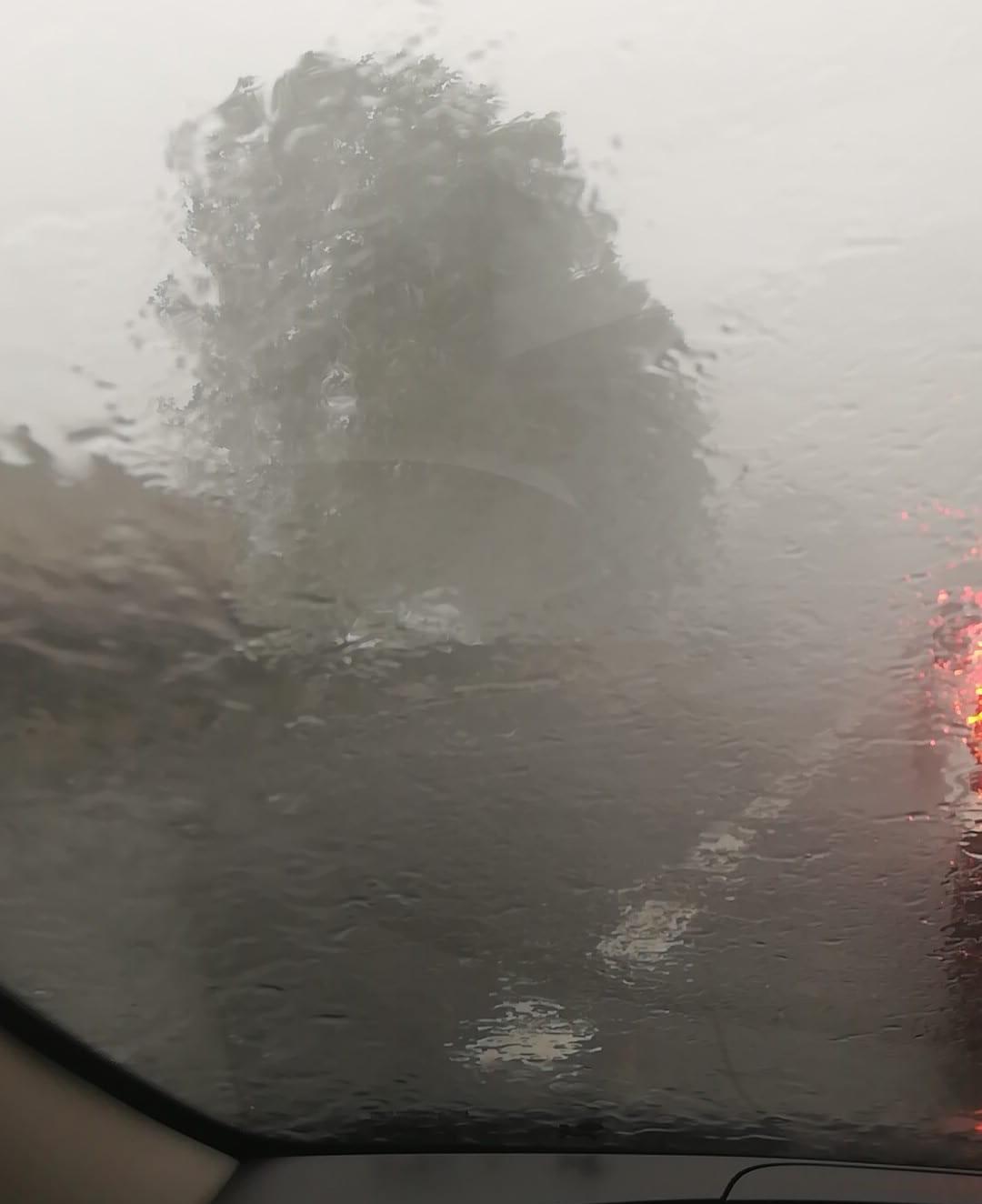 Ferrara, temporale improvviso con pioggia e vento, disagi in superstrada