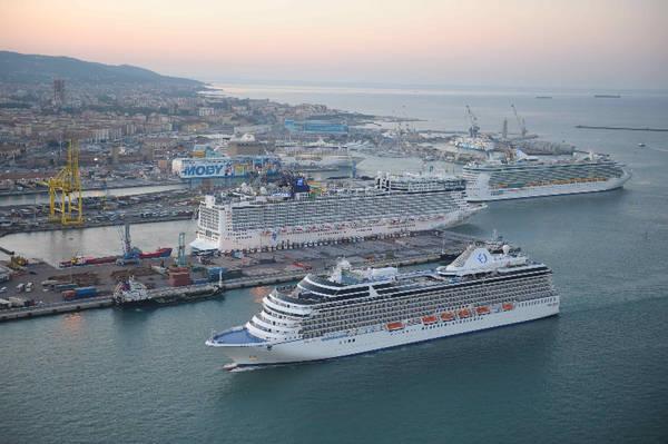 
	Navi da crociera a Livorno (foto di archivio)

