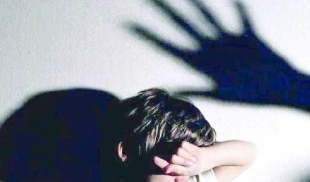 Olbia, filma atti sessuali con il figlio: indagate altre tre persone