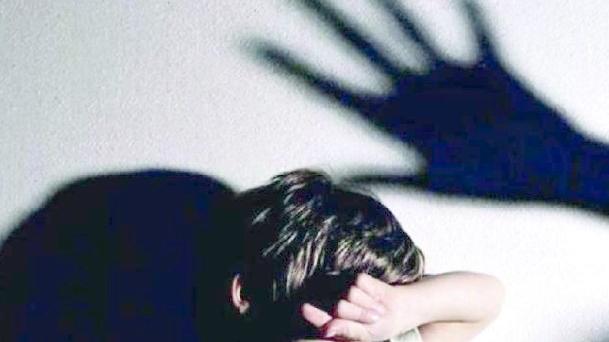 Olbia, filma atti sessuali con il figlio: indagate altre tre persone