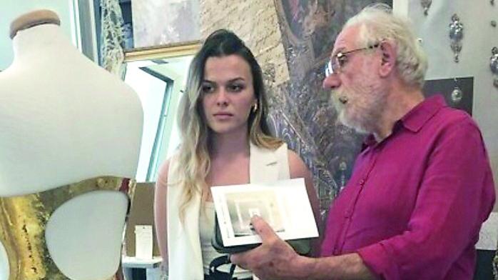 Pontedera, la studentessa di moda e l’artigiano: insieme per una collezione unica