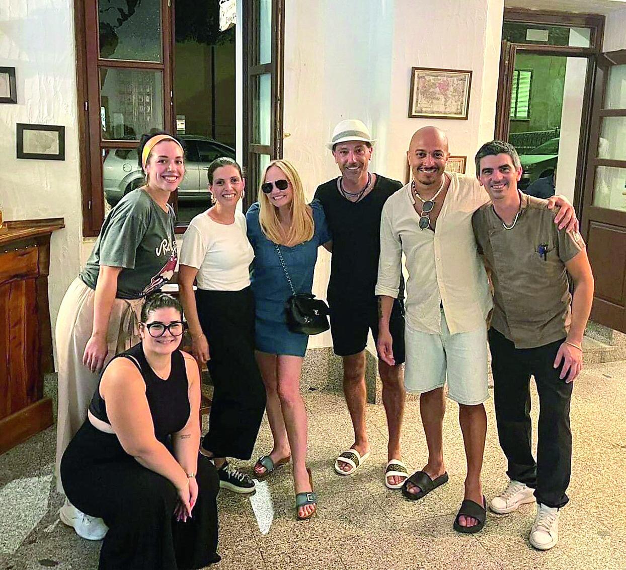 Baby Spice va a Telti, in Costa c’è Victoria