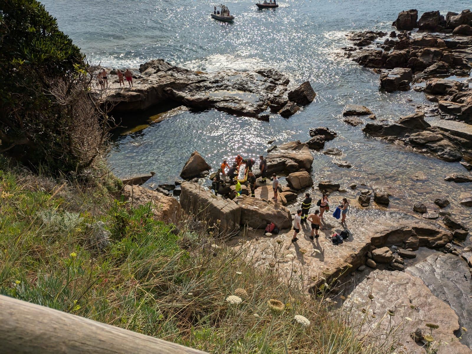 Livorno, cade sugli scogli e batte la testa: ferita una 24enne<br>
