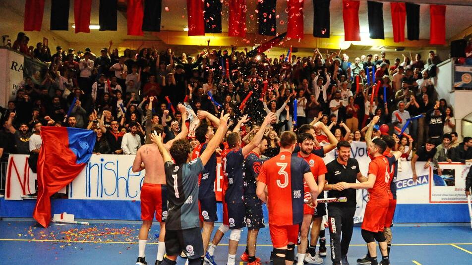 Nella foto la festa per la promozione in serie B della Sacma