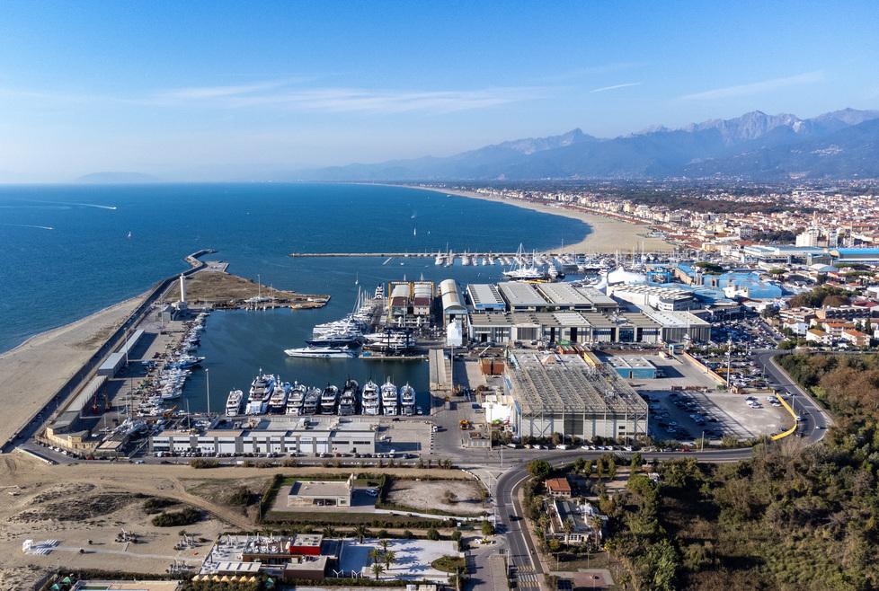 
	Il porto di Viareggio (foto Paglianti)

